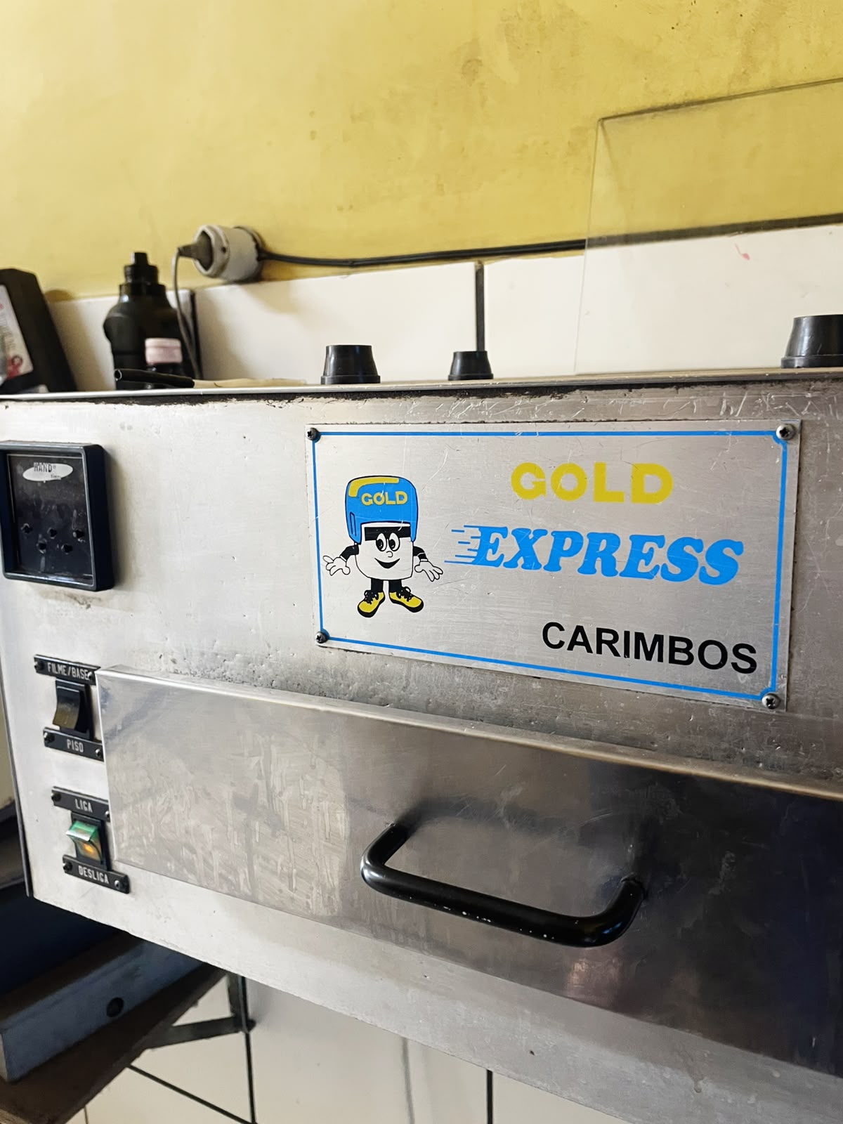 Máquina industrial Gold Express para fabricação rápida de carimbos